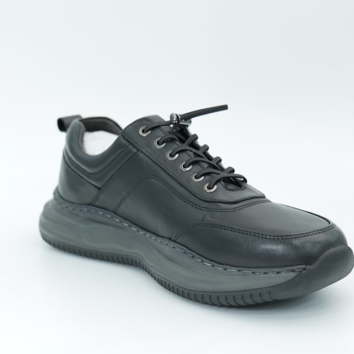 Sports shoes