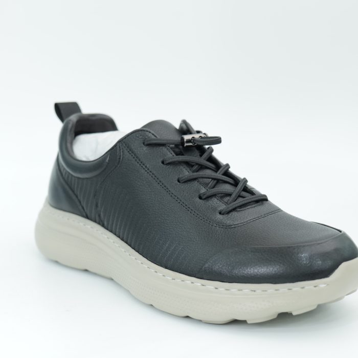 Sports shoes