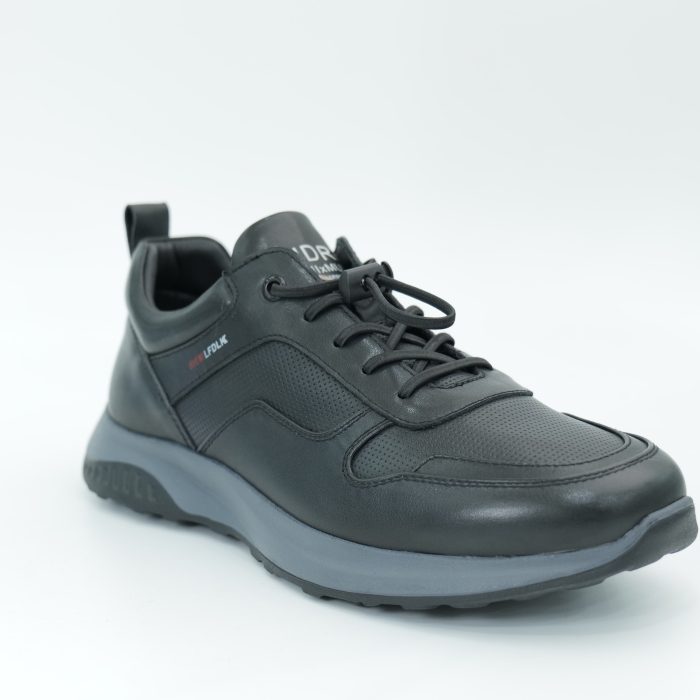 Sports shoes