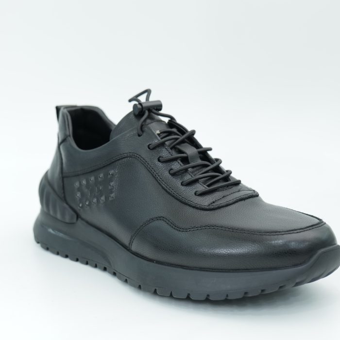 Sports shoes