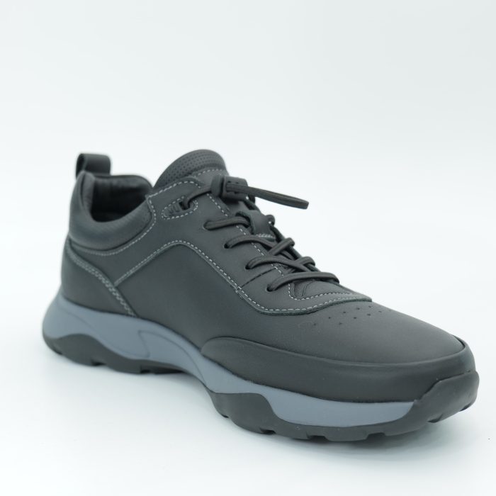 Sports shoes