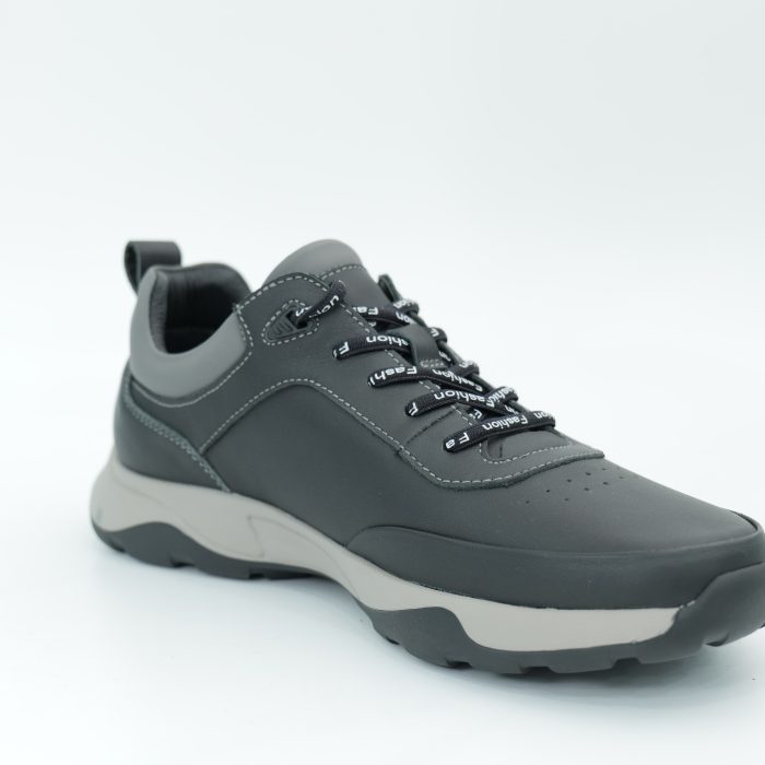 Sports shoes