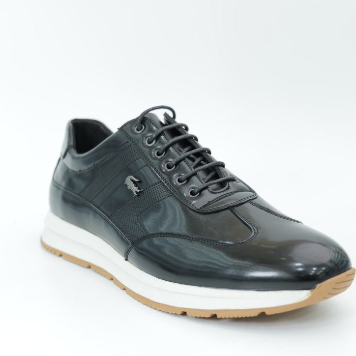 Sports shoes